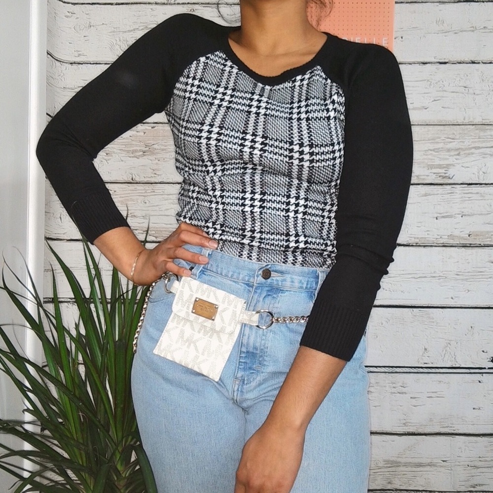 3/$20 Merona Black and white Houndstooth sweater